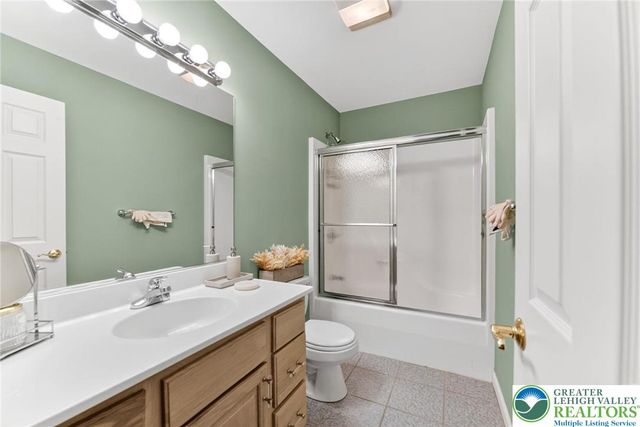 230 Hawthorne Village Court, Middle Smithfield Twp, PA 18302