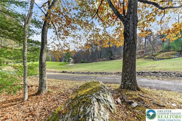 230 Hawthorne Village Court, Middle Smithfield Twp, PA 18302