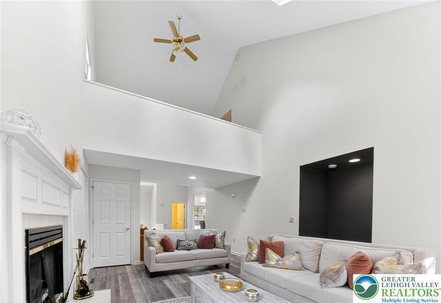 230 Hawthorne Village Court, Middle Smithfield Twp, PA 18302