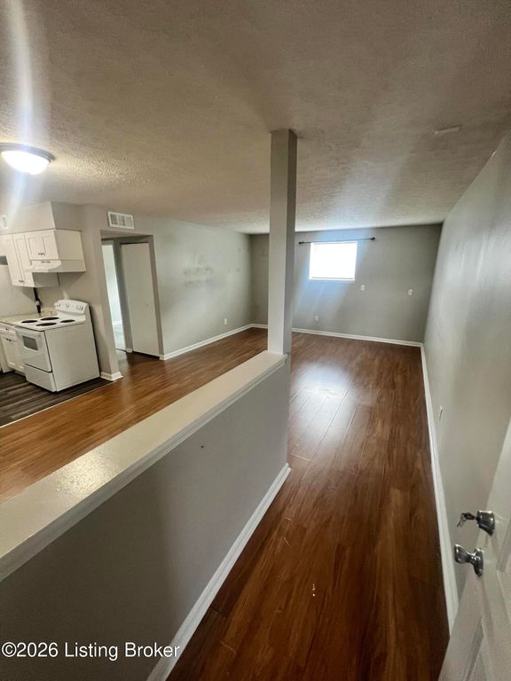 6500 Hackel Dr 3, Louisville, KY 40258
