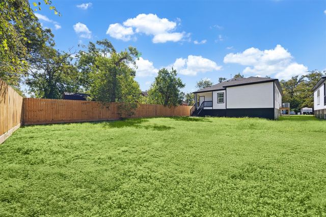 120 W Mulberry Avenue, Wharton, TX 77488