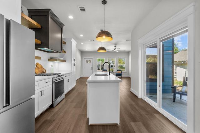 125 4th Street, San Leon, TX 77539