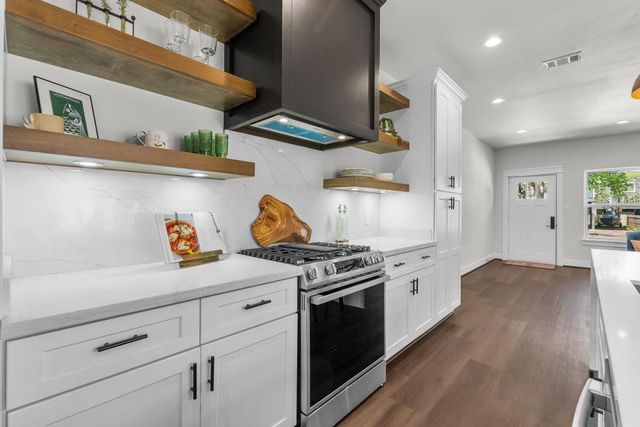 125 4th Street, San Leon, TX 77539