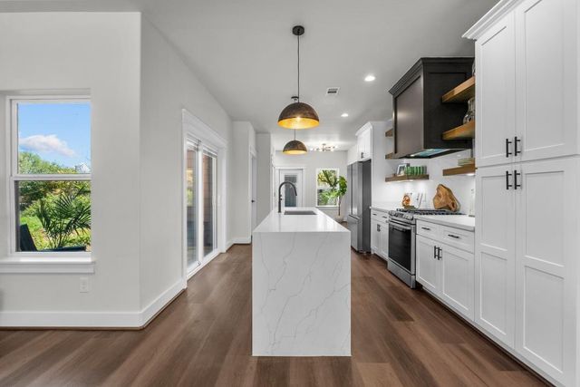 125 4th Street, San Leon, TX 77539