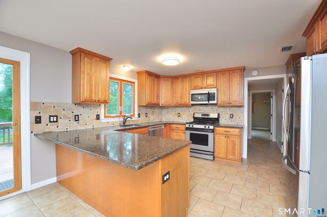 16 Virginia La, Farmington, CT 06085