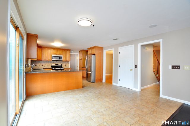 16 Virginia La, Farmington, CT 06085