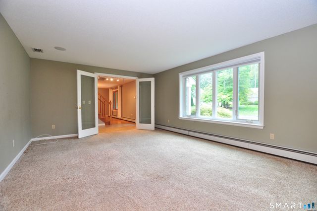 16 Virginia La, Farmington, CT 06085
