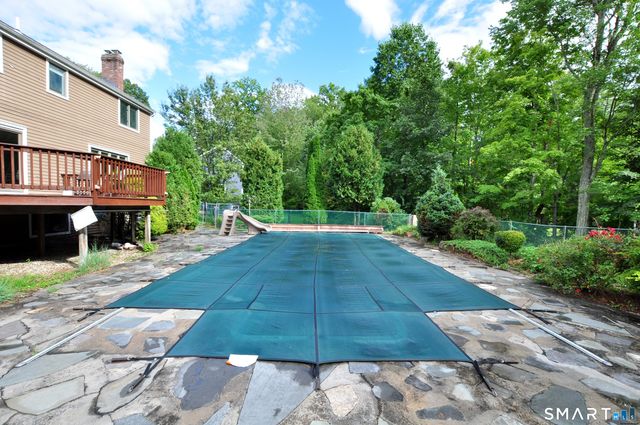 16 Virginia La, Farmington, CT 06085
