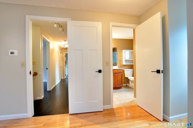 16 Virginia La, Farmington, CT 06085