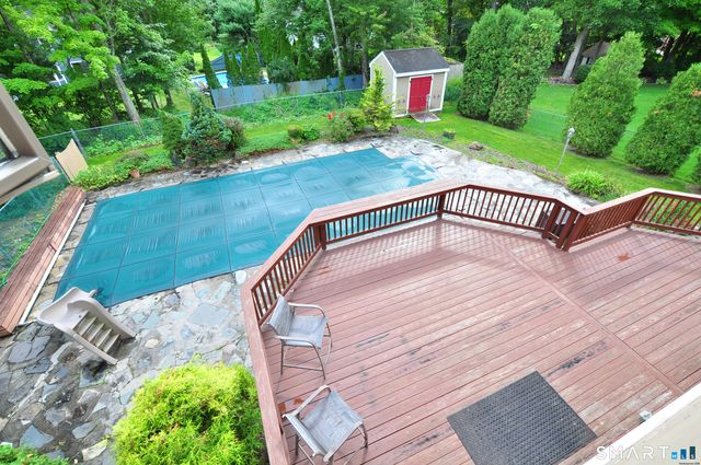 16 Virginia La, Farmington, CT 06085