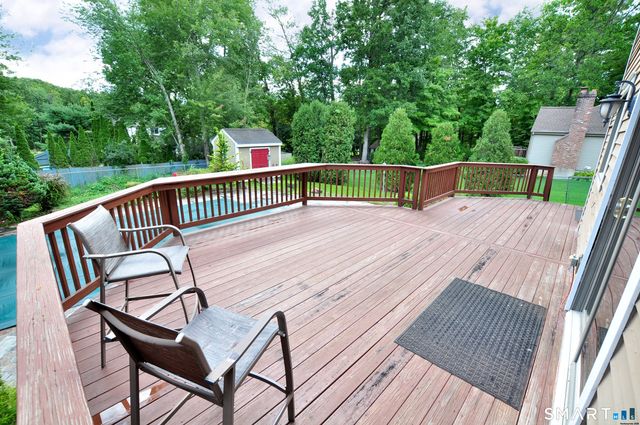 16 Virginia La, Farmington, CT 06085