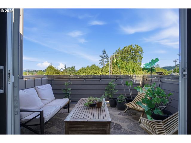 2340 WILLAMETTE St, Eugene, OR 97405