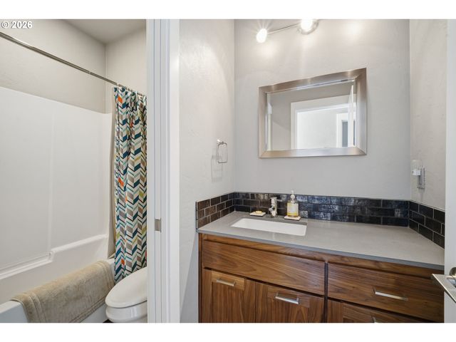 2340 WILLAMETTE St, Eugene, OR 97405