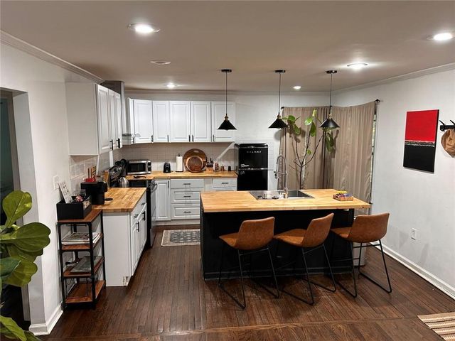 2469 Stone Road, East Point, GA 30344