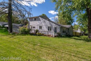 21001 Parker Street, Farmington Hills, MI 48336