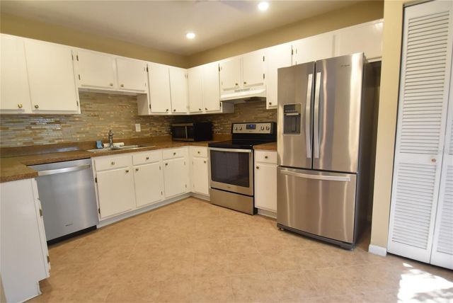 1687 BROOKHOUSE CIRCLE 221, Sarasota, FL 34231