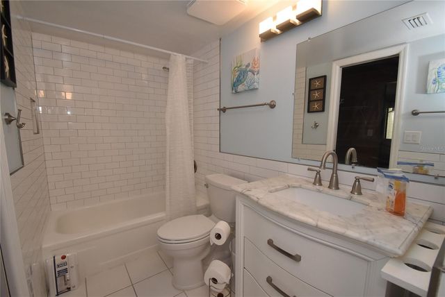 1687 BROOKHOUSE CIRCLE 221, Sarasota, FL 34231