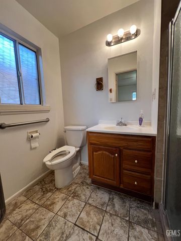 2907 Driller Avenue, Bakersfield, CA 93306