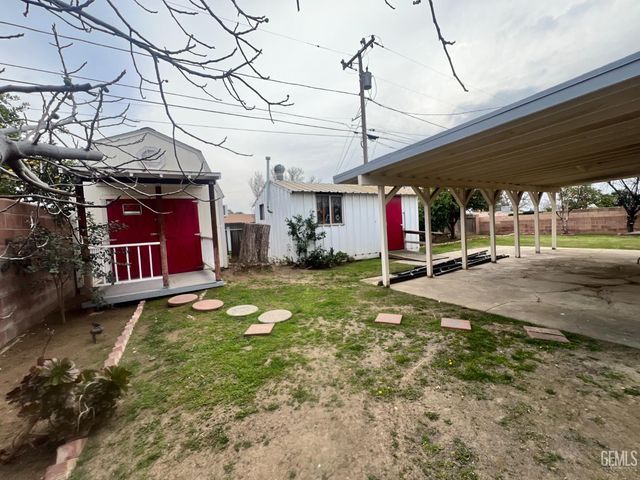 2907 Driller Avenue, Bakersfield, CA 93306