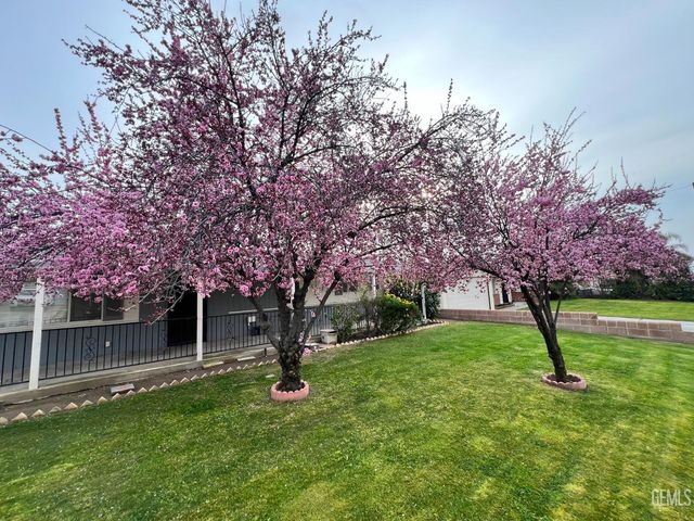 2907 Driller Avenue, Bakersfield, CA 93306