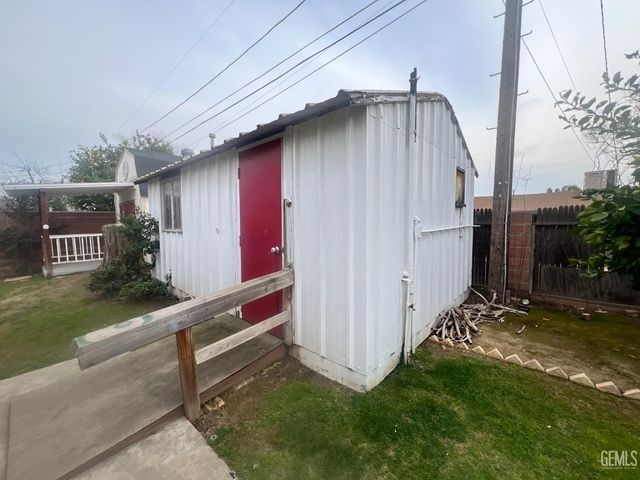 2907 Driller Avenue, Bakersfield, CA 93306