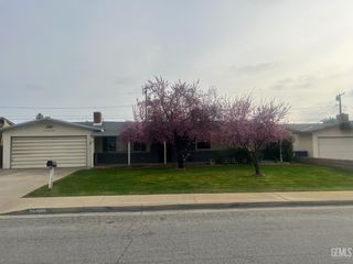 2907 Driller Avenue, Bakersfield, CA 93306