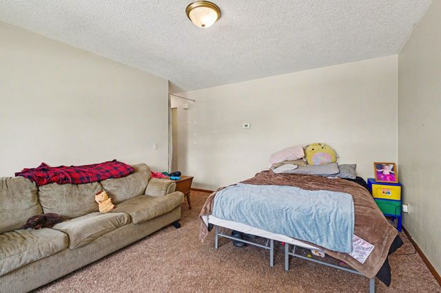 630 E Saint Joseph Street, Paw Paw Vllg, MI 49079
