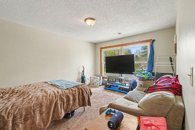 630 E Saint Joseph Street, Paw Paw Vllg, MI 49079