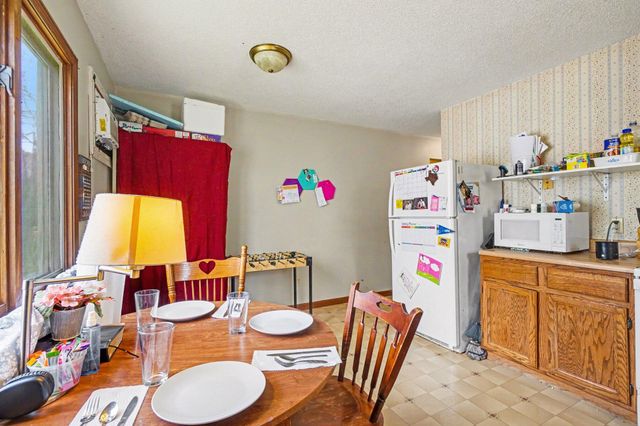 630 E Saint Joseph Street, Paw Paw Vllg, MI 49079