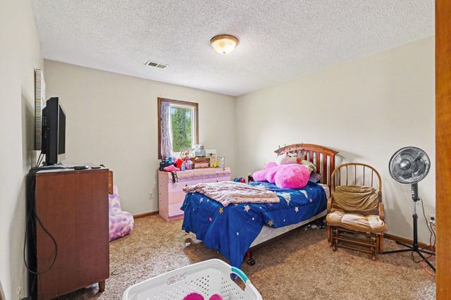 630 E Saint Joseph Street, Paw Paw Vllg, MI 49079