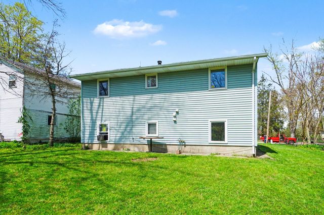 630 E Saint Joseph Street, Paw Paw Vllg, MI 49079