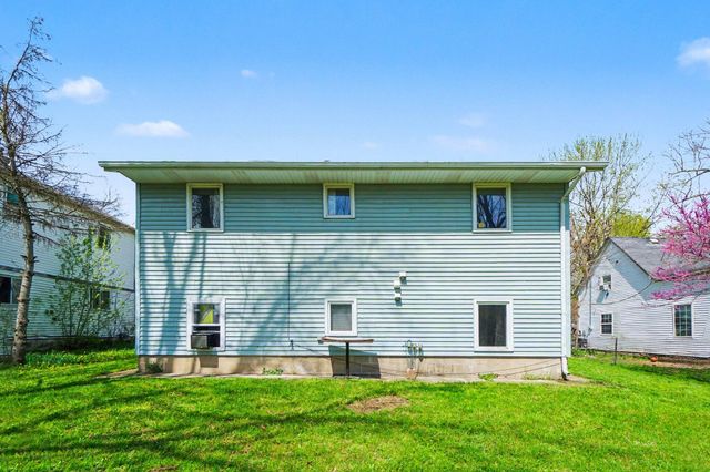 630 E Saint Joseph Street, Paw Paw Vllg, MI 49079