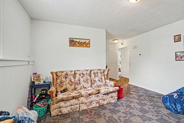 630 E Saint Joseph Street, Paw Paw Vllg, MI 49079