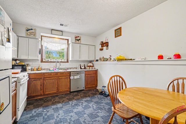 630 E Saint Joseph Street, Paw Paw Vllg, MI 49079