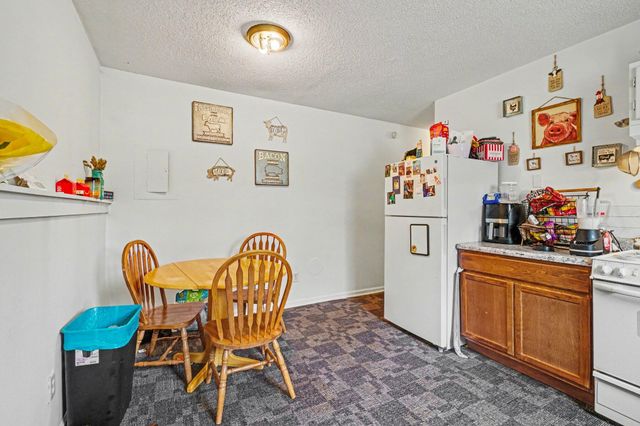 630 E Saint Joseph Street, Paw Paw Vllg, MI 49079