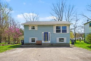 630 E Saint Joseph Street, Paw Paw Vllg, MI 49079