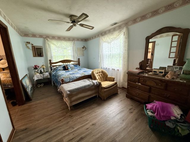 1459 Pete Sain Rd, Manchester, TN 37355