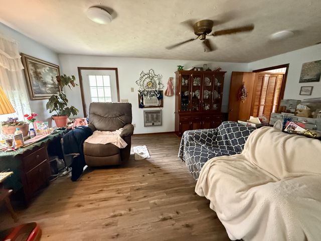 1459 Pete Sain Rd, Manchester, TN 37355