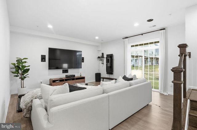 10237 TRAVILAH GROVE CIR, Rockville, MD 20850