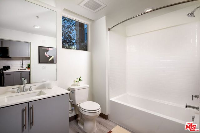 750 S Oxford Avenue 642, Los Angeles, CA 90005