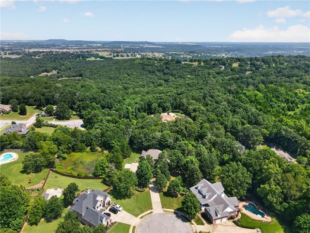 3480 McArthur Court, Fayetteville, AR 72703