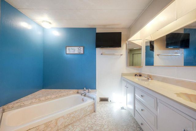 2280 E Valley Pkwy 79, Escondido, CA 92027