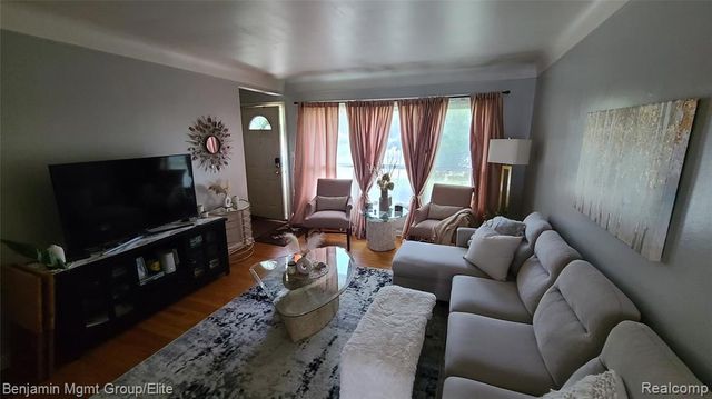 3900 Norwood Drive, Trenton, MI 48183
