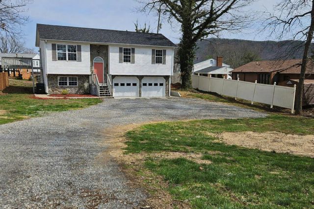 5957 PLANTATION RD, Roanoke, VA 24019