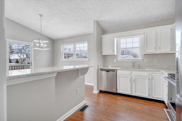 5957 PLANTATION RD, Roanoke, VA 24019