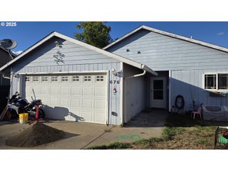676 58TH St, Springfield, OR 97478