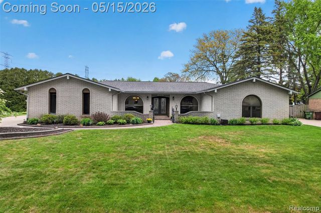 54524 Pocahontas Drive, Shelby Twp, MI 48315