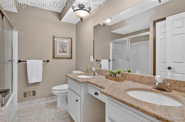 54524 Pocahontas Drive, Shelby Twp, MI 48315