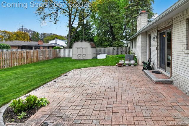54524 Pocahontas Drive, Shelby Twp, MI 48315