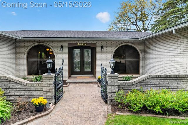 54524 Pocahontas Drive, Shelby Twp, MI 48315